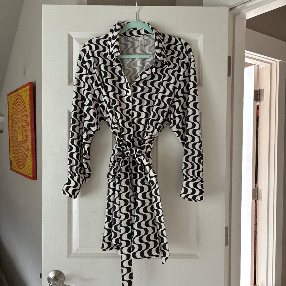 H&M bold graphic shirt dress
